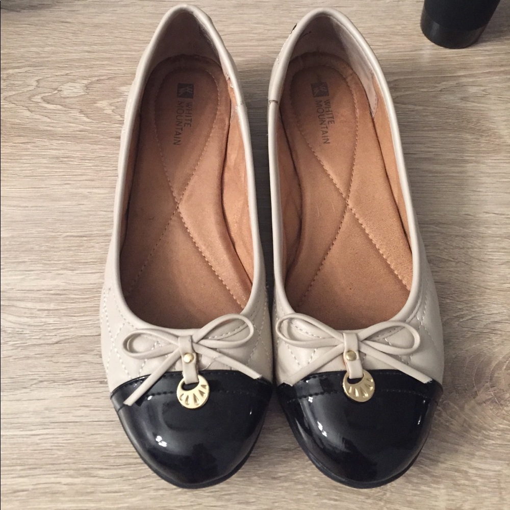 White mountain quilted flats